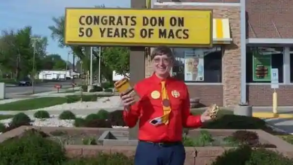 Don Gorske sets Guinness world record for having more than 32,000 Big Mac burgers since 1972